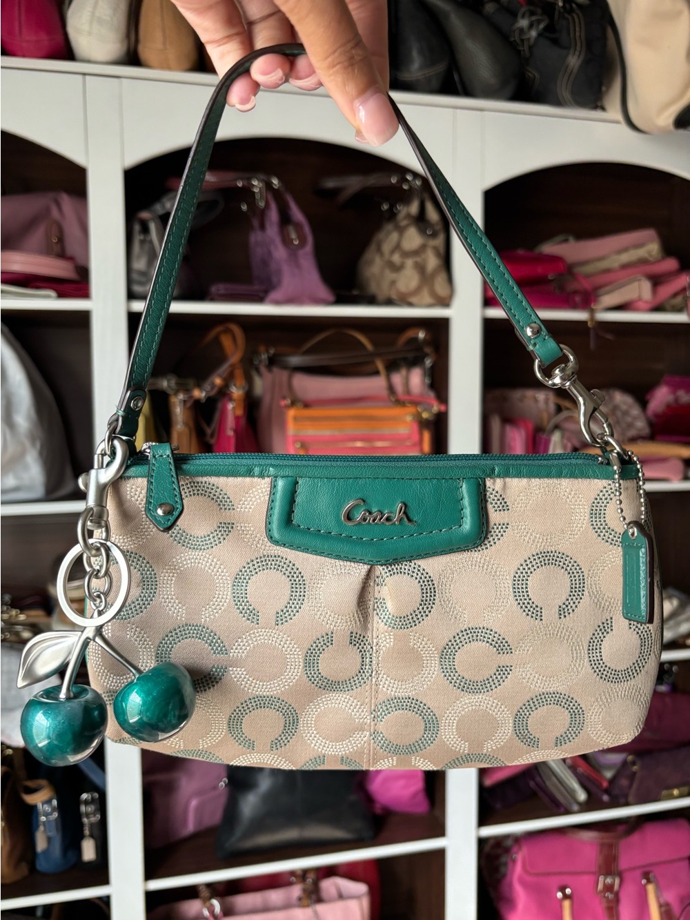 🦚COACH Dotted Op Art Large Pleated Wristlet Mini Bag🦚